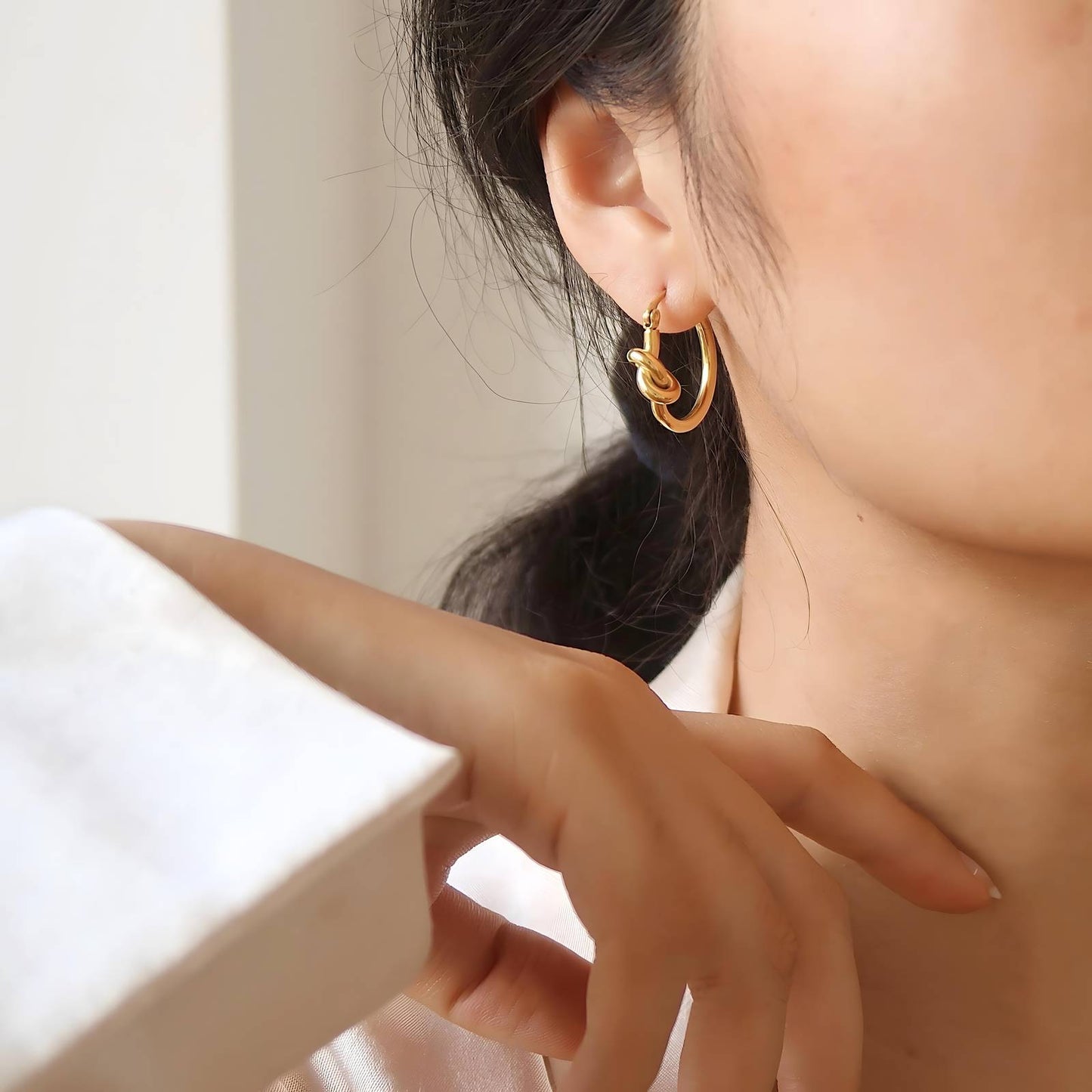 Discover the perfect gift this holiday season with our stunning 18k gold-plated anti-tarnish jewelry. Ideal as a New Year or Christmas gift, these elegant pieces are designed to shine for years, making them the best choice for her. Elevate any outfit with this timeless jewelry apparel, crafted for beauty and durability. A thoughtful accessory and the ultimate Best Buy for someone special!