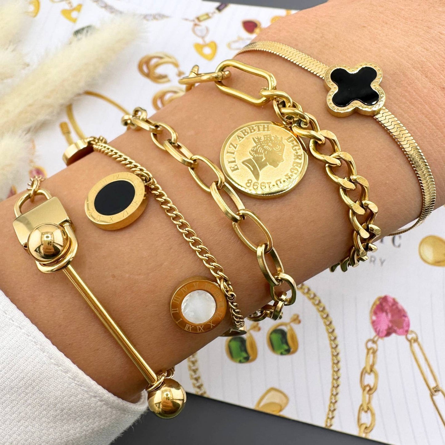 18k Gold plated intensity bracelet . Best Jewelery in savannah USA. Xmas present . New Launch.