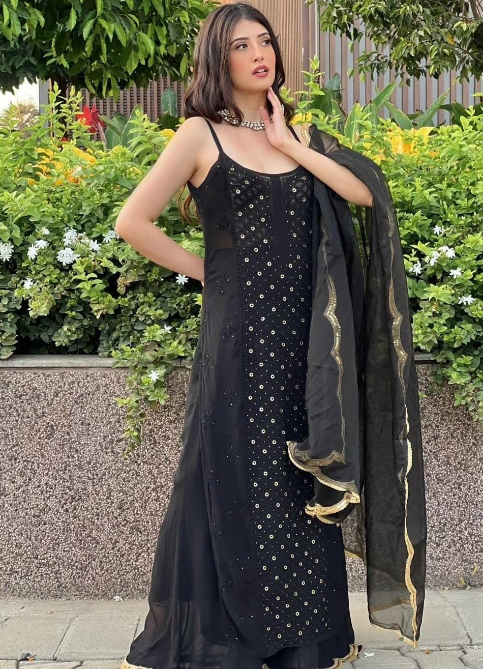 Piyali Chikankari Kurta Set