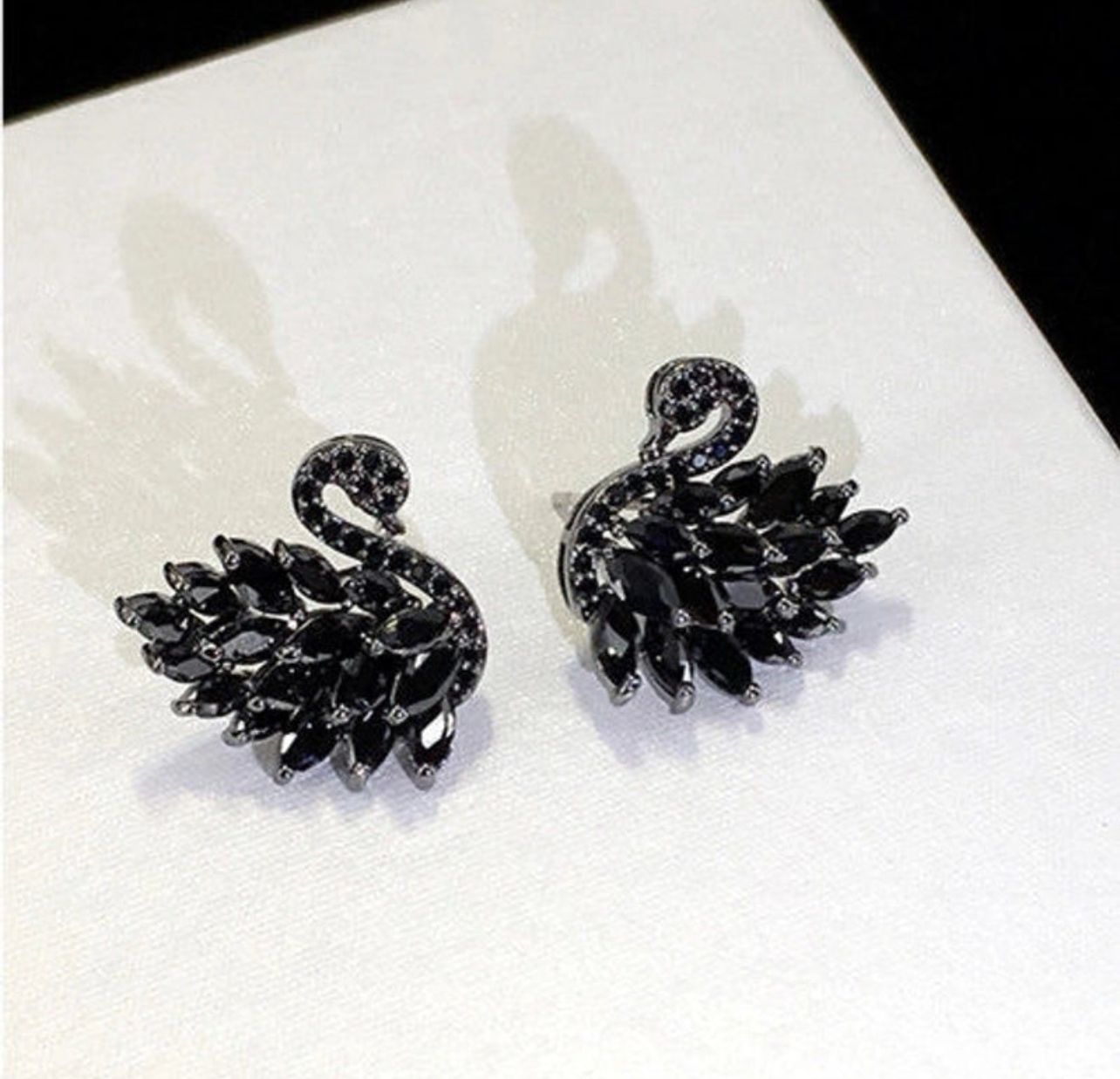 Myrãh Collection | Peacock Earrings Black .
