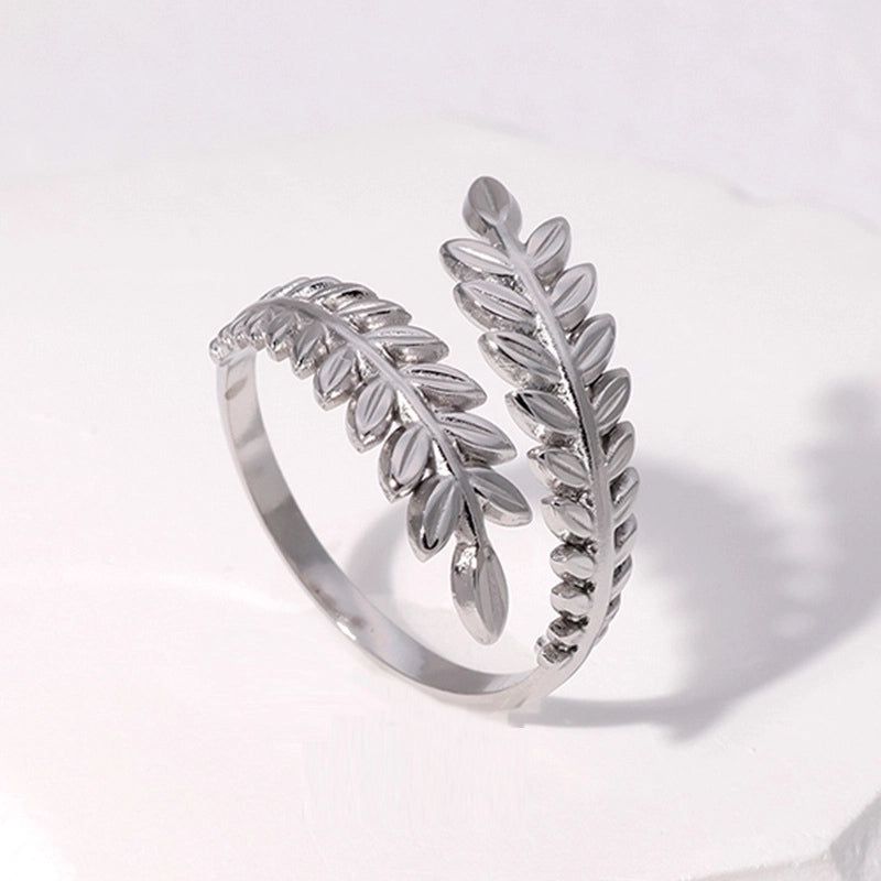 Set of anti-tarnish rings in gold and silver tones, stackable and resistant to fading or discoloration, perfect for daily wear