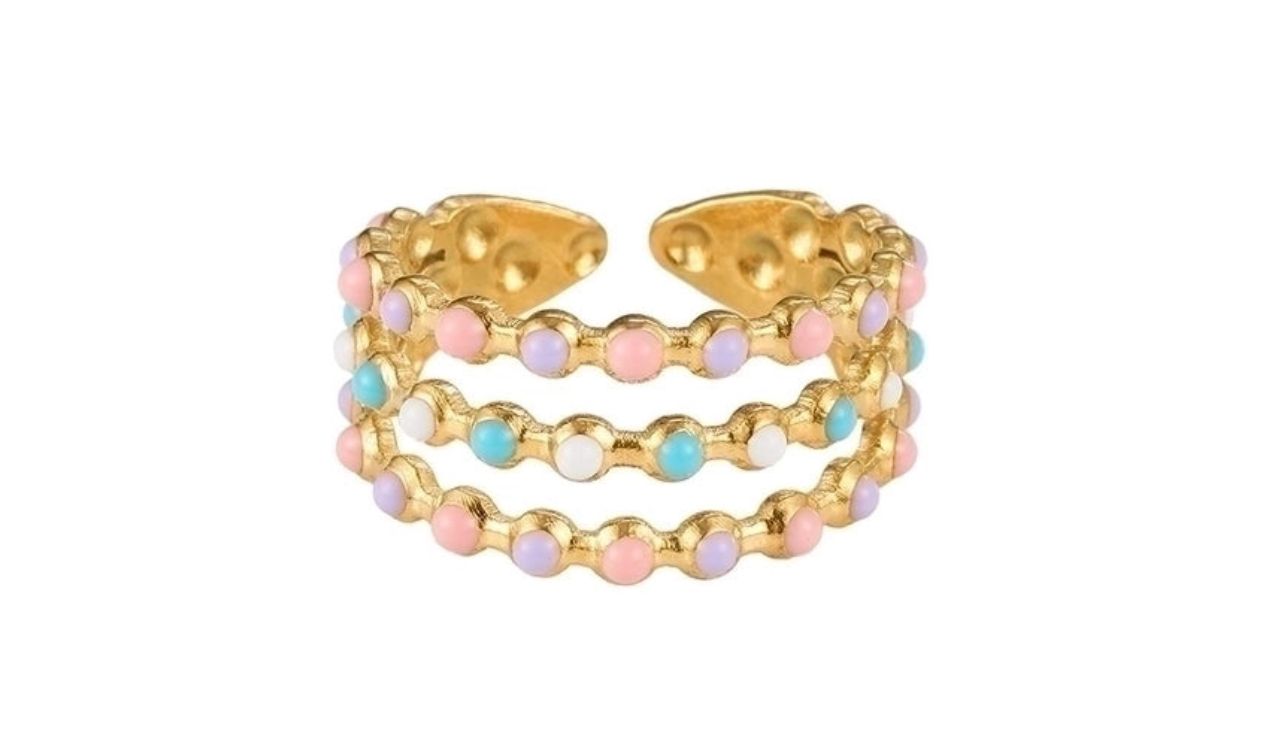 Set of anti-tarnish rings in gold and silver tones, stackable and resistant to fading or discoloration, perfect for daily wear