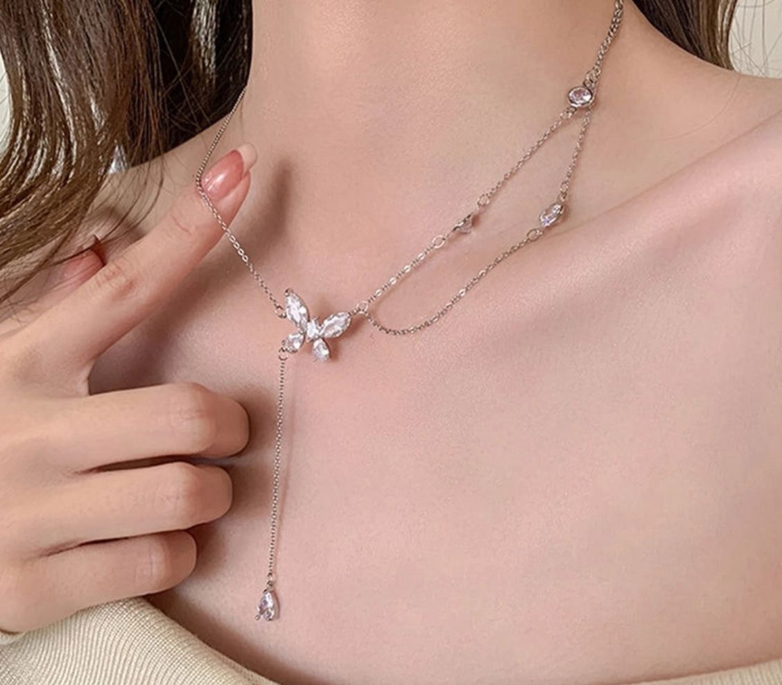 Anti-tarnish gold and silver necklaces with minimalist and statement designs, tarnish-resistant and perfect for daily or layered wear