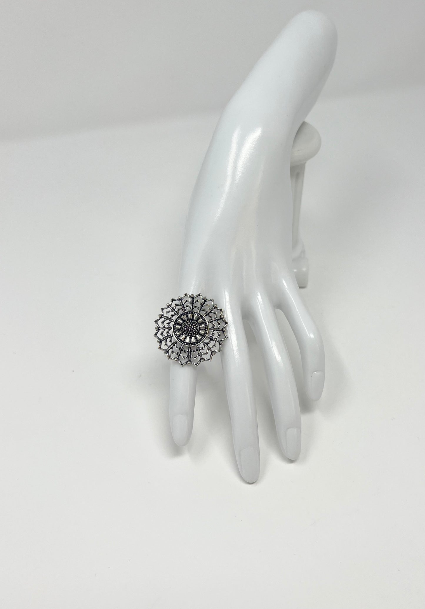 Rãs Collection | Round Ring