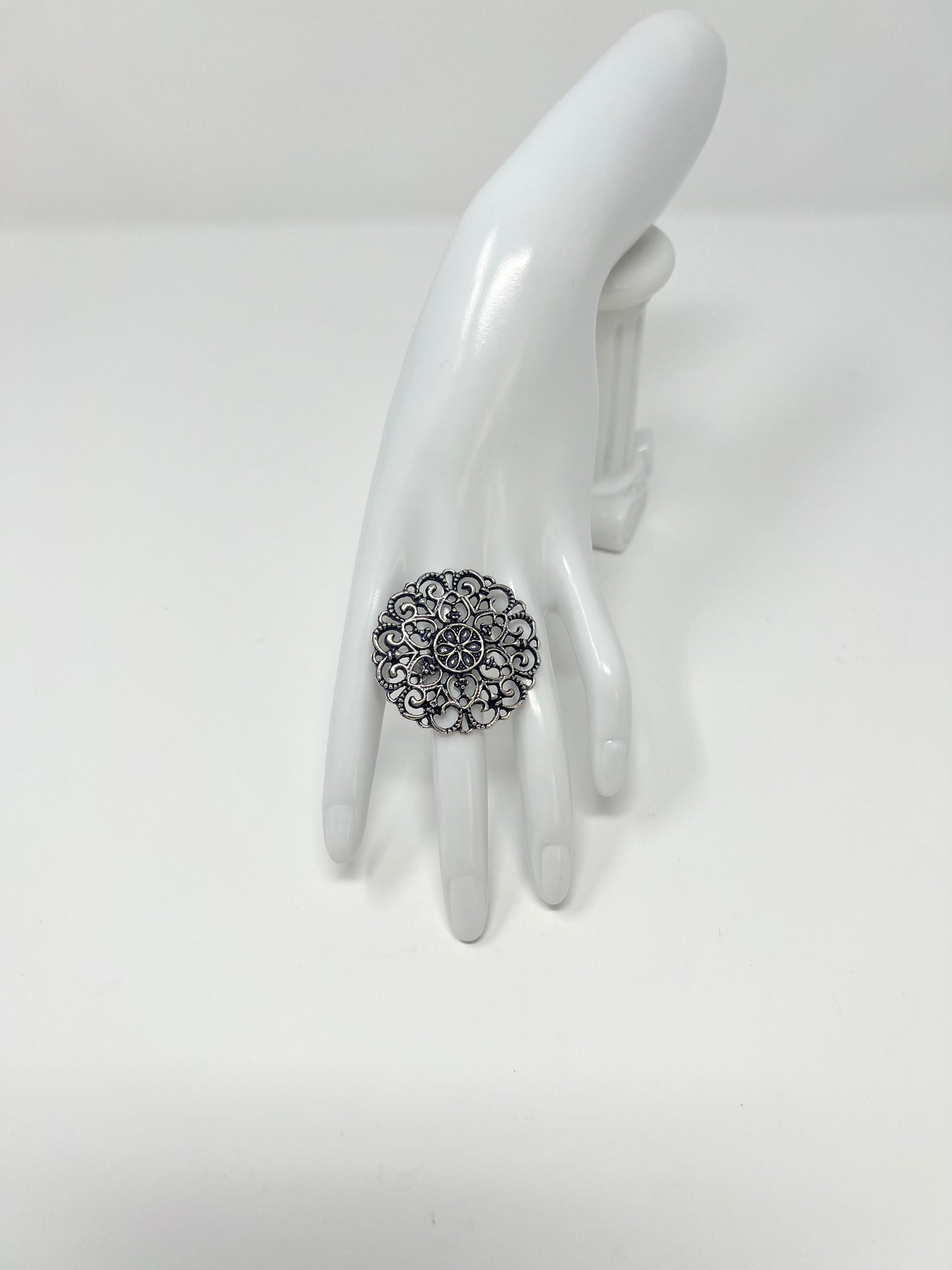 Rãs Collection | Round Ring
