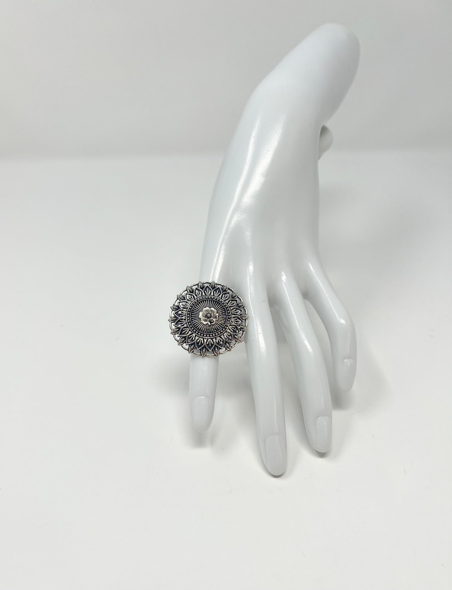 Rãs Collection | Round Ring