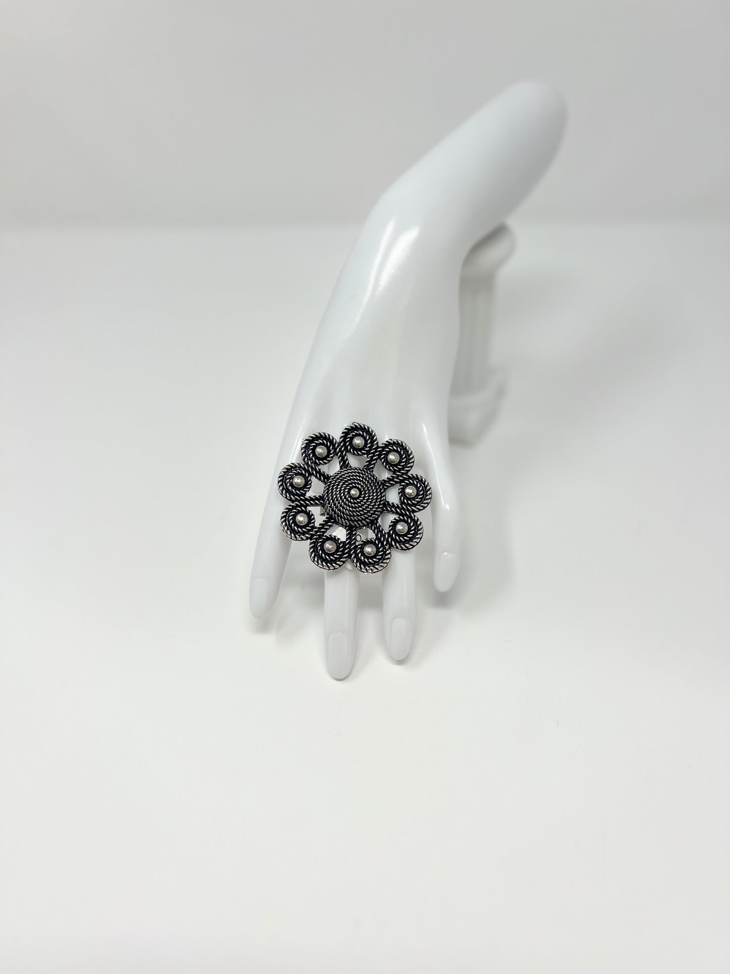Rãs Collection | Round Ring