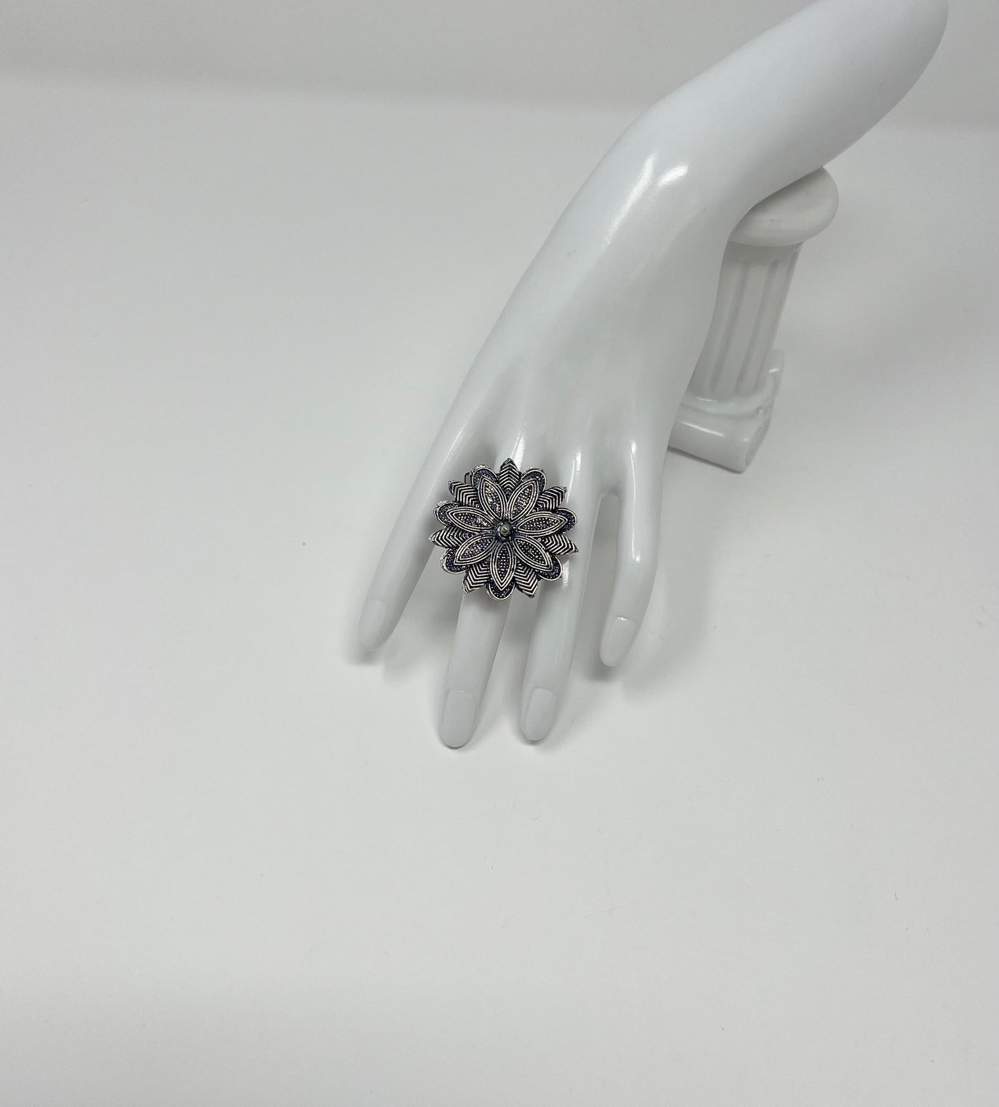 Rãs Collection | Round Ring