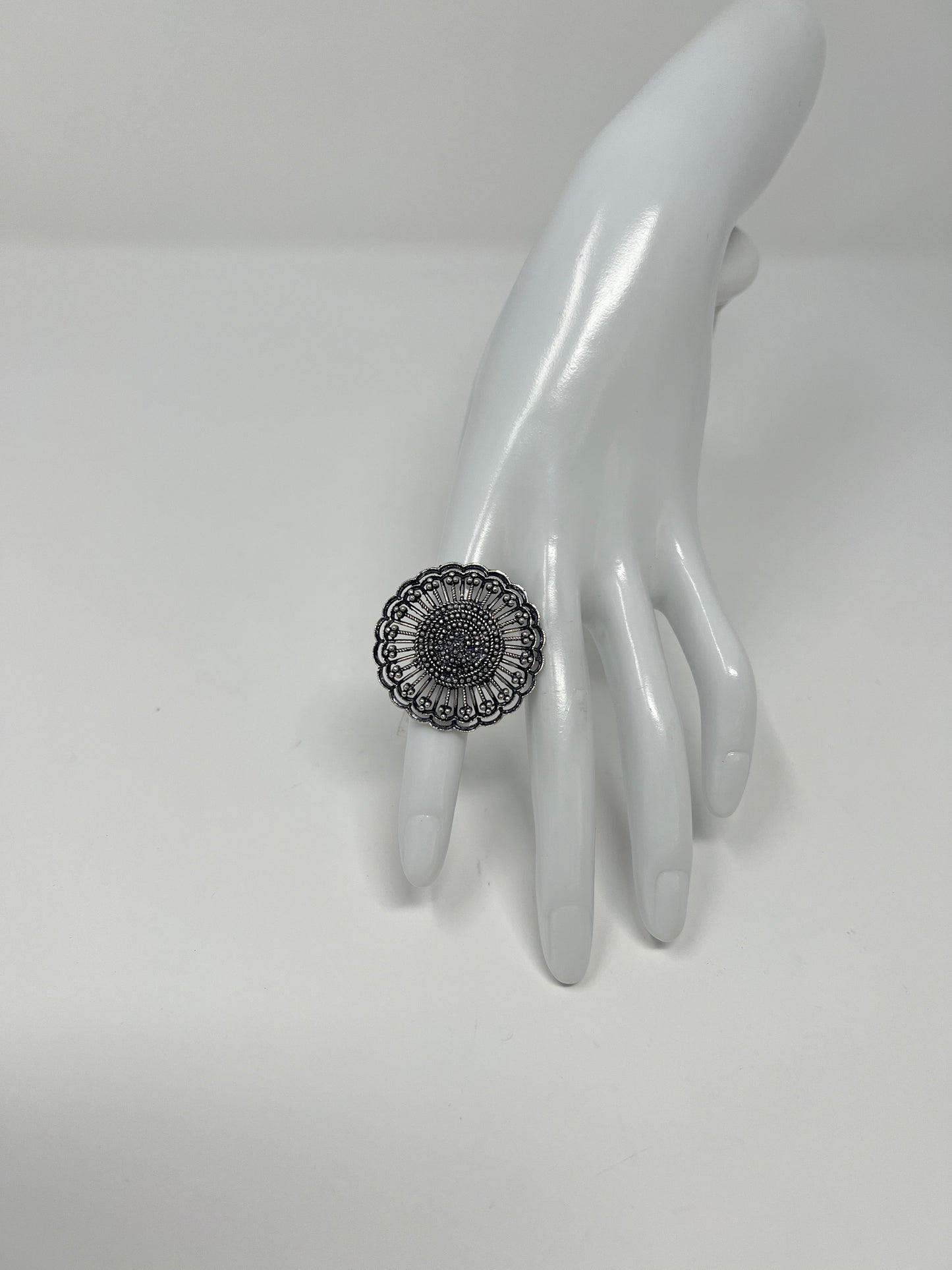 Rãs Collection | Round Ring