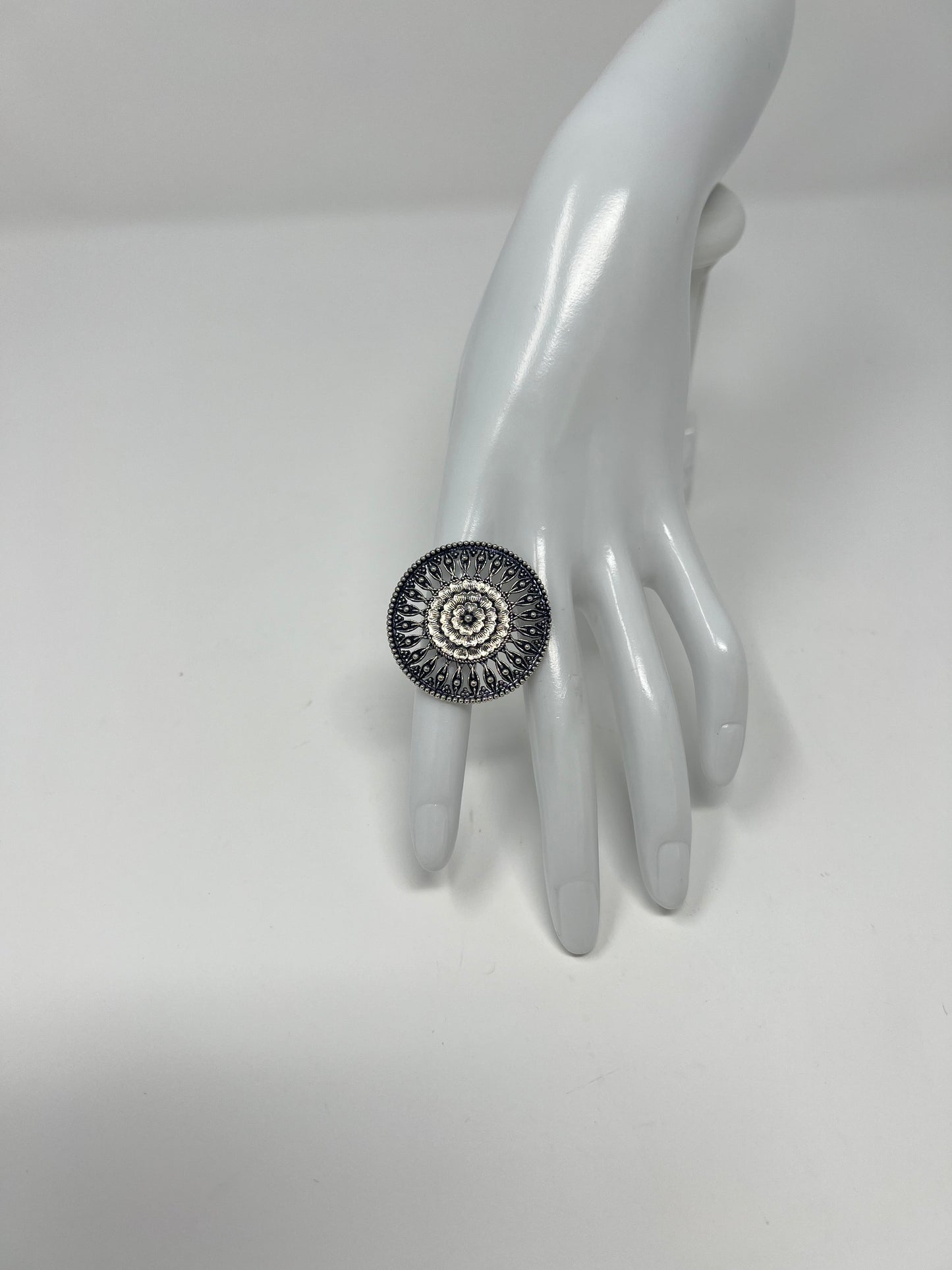 Rãs Collection | Round Ring