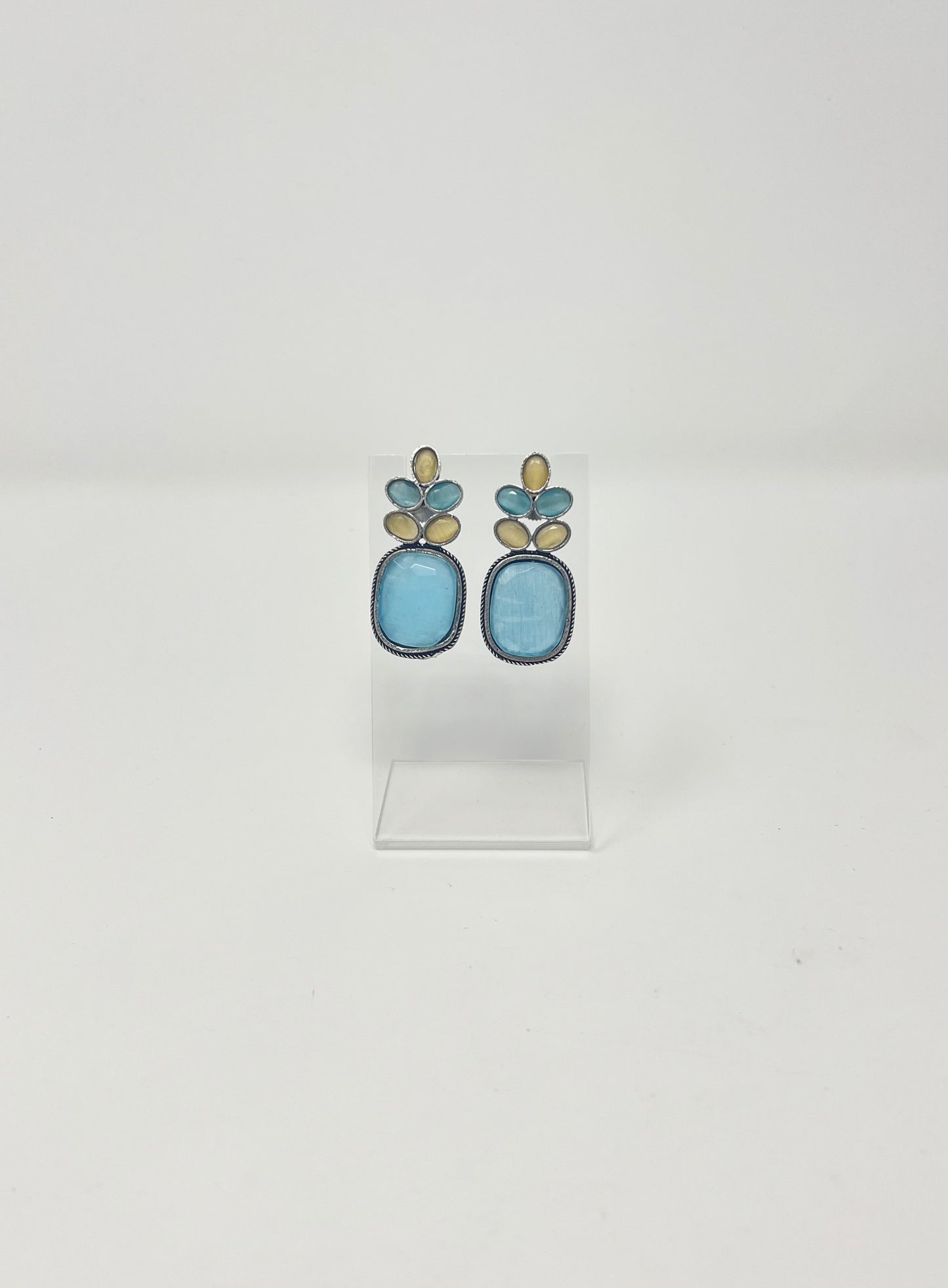Daily wear earrings