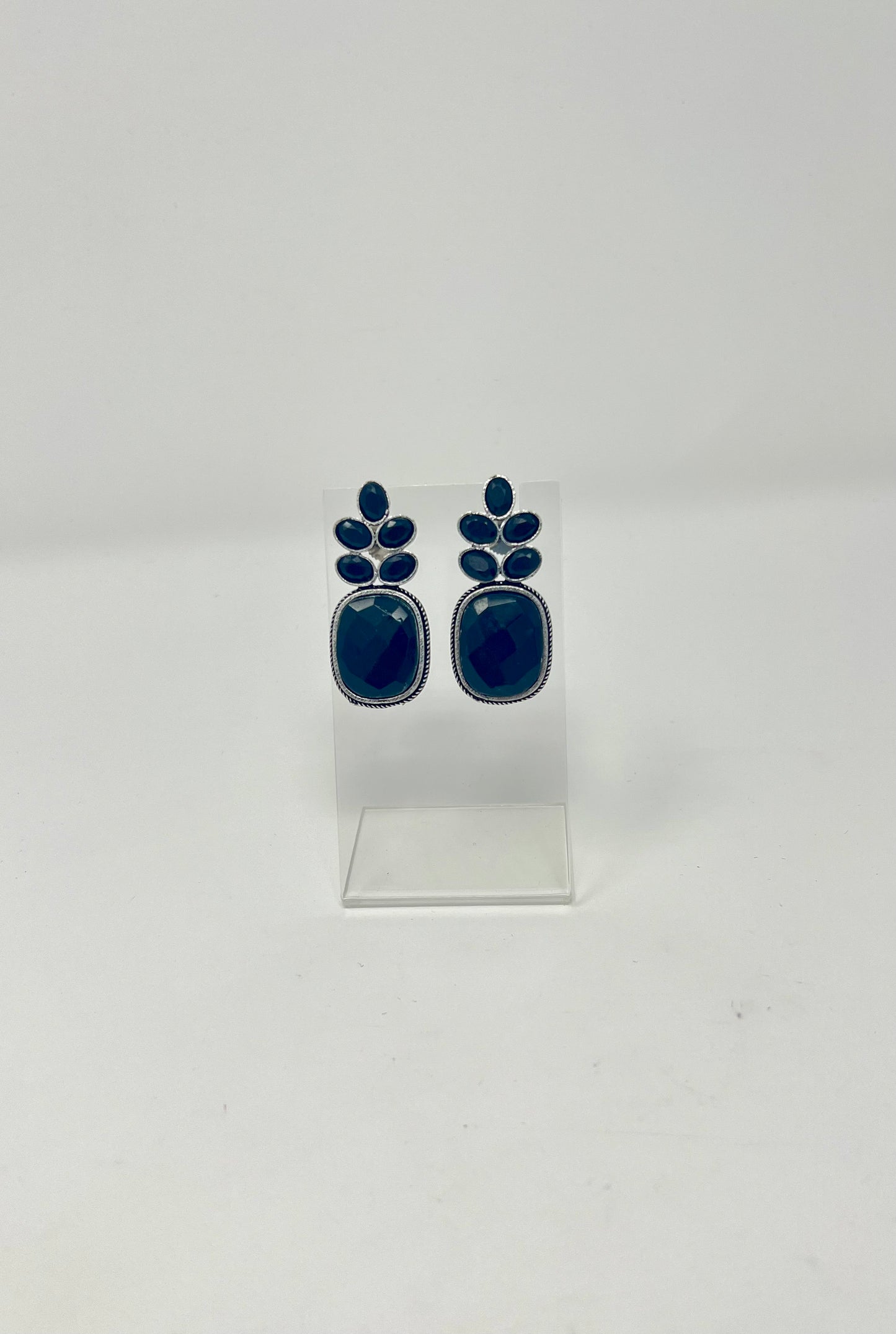 Daily wear earrings