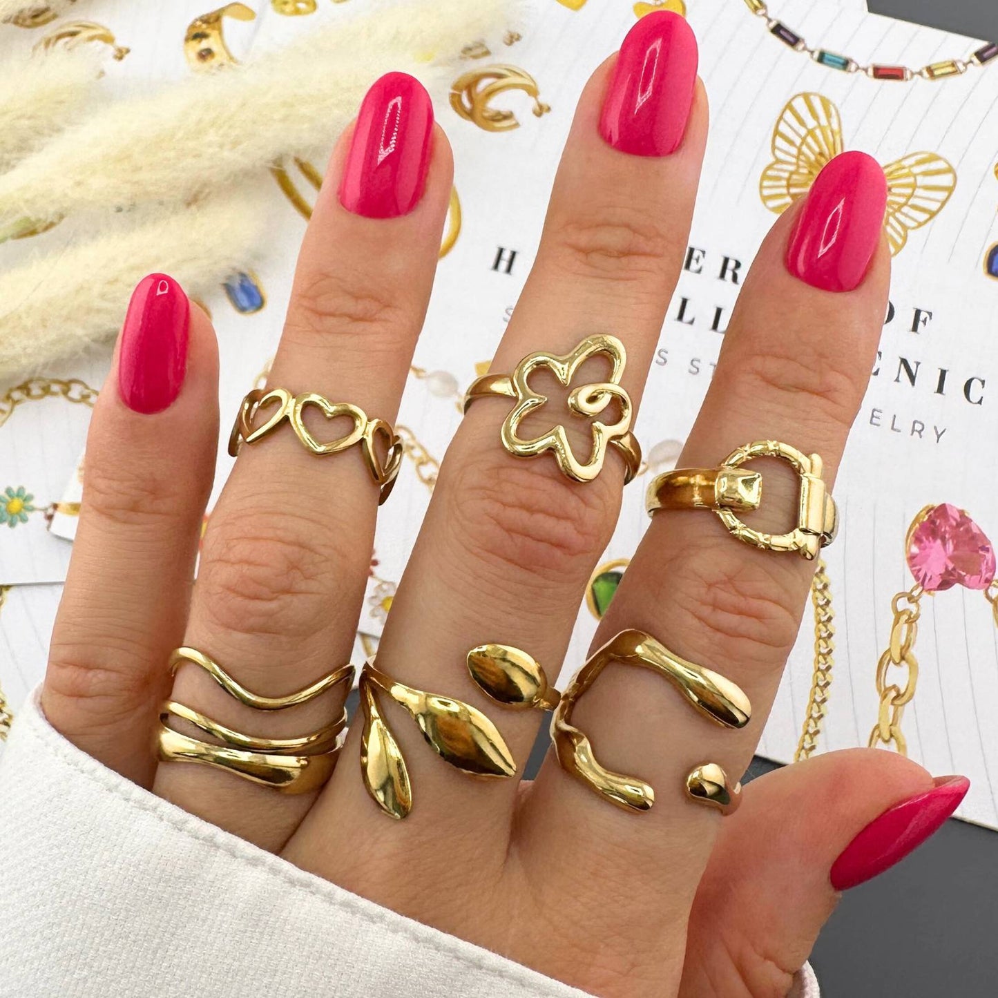 18K Gold Plated Anti-Tarnish Leaf's Ring. Unique design Beautiful ring perfect of xmas and new year gift.