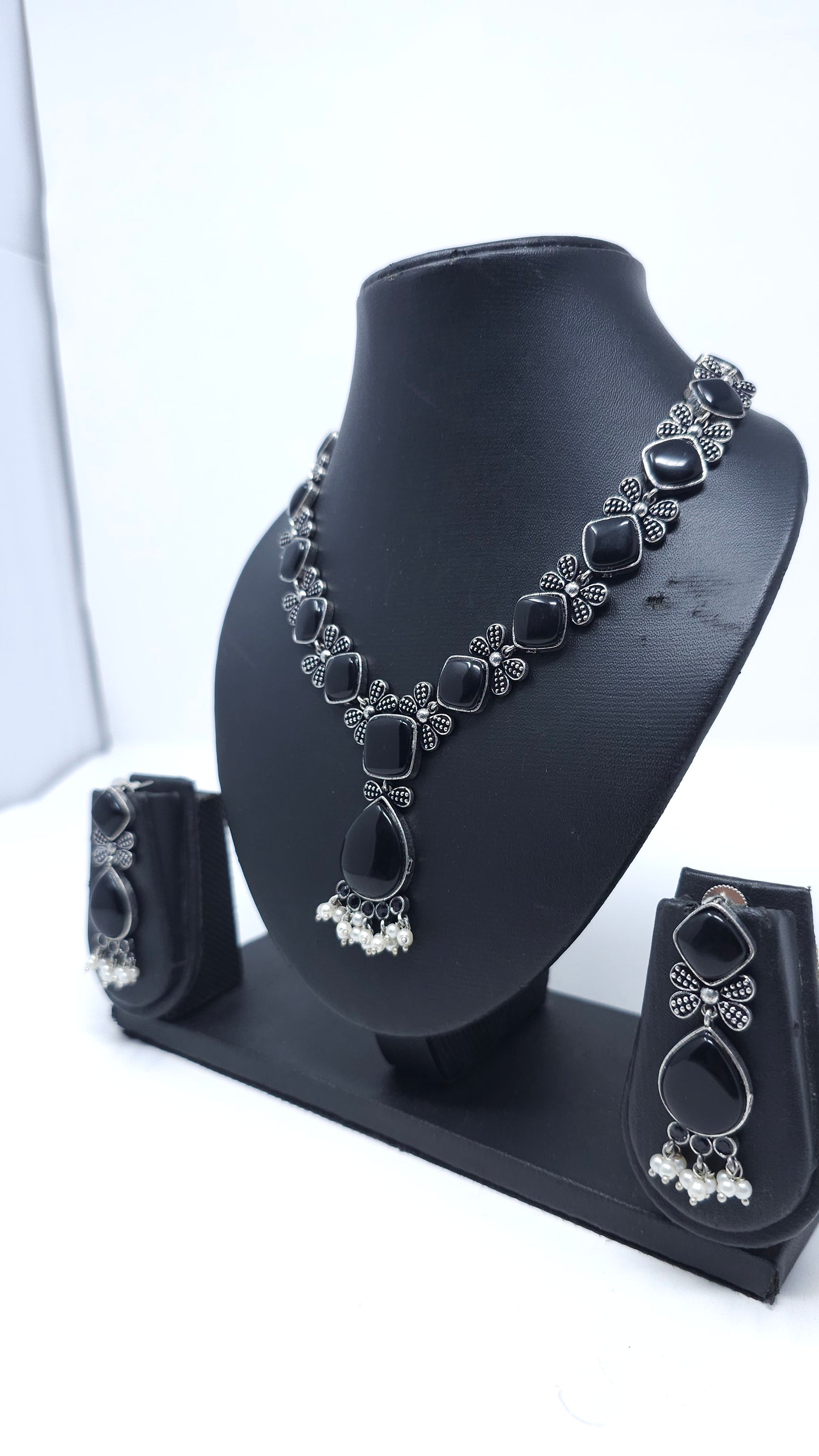 Black Onyx Bloom Necklace Set