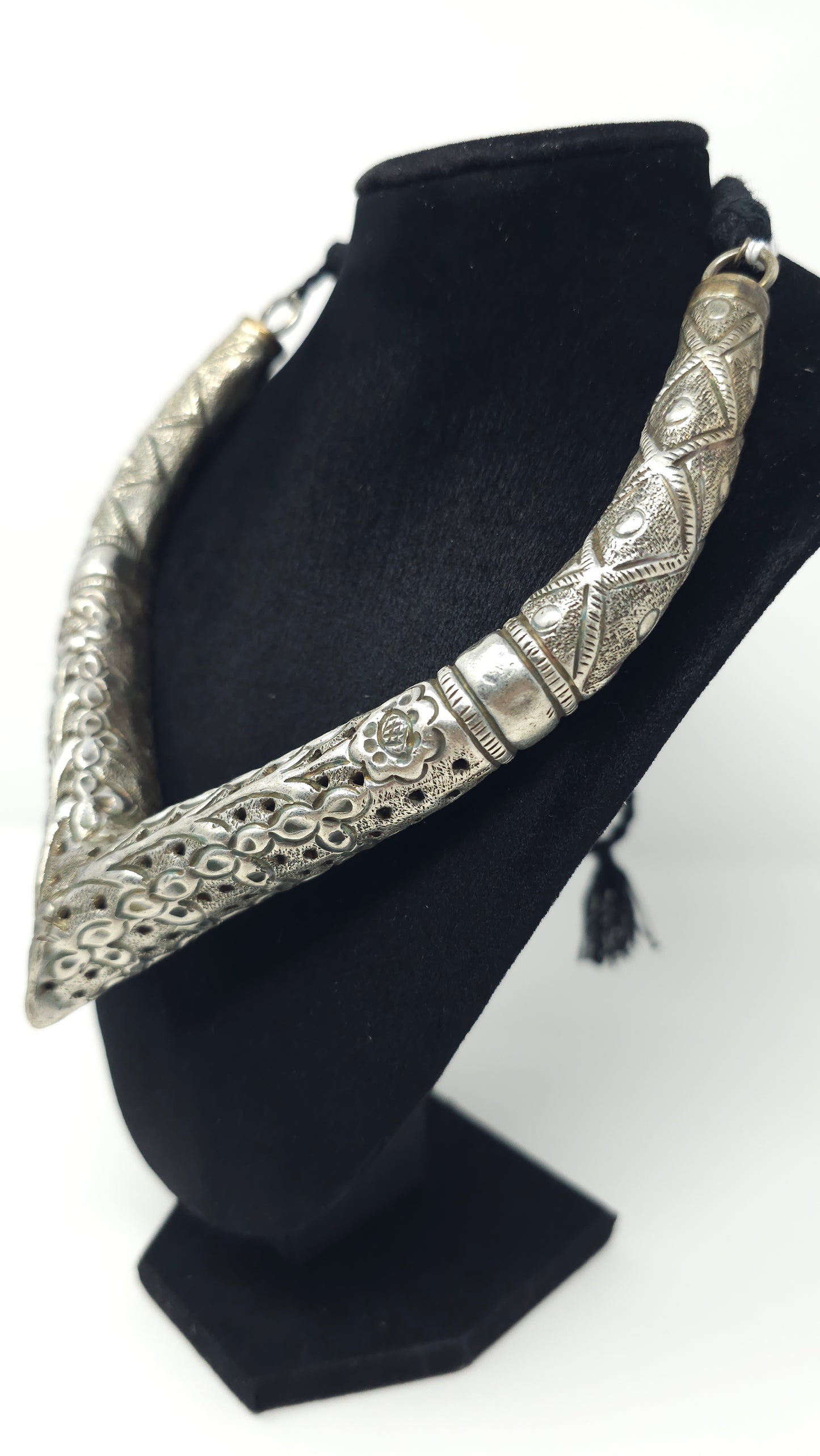 Antique Silver V-Shaped Filigree Necklace