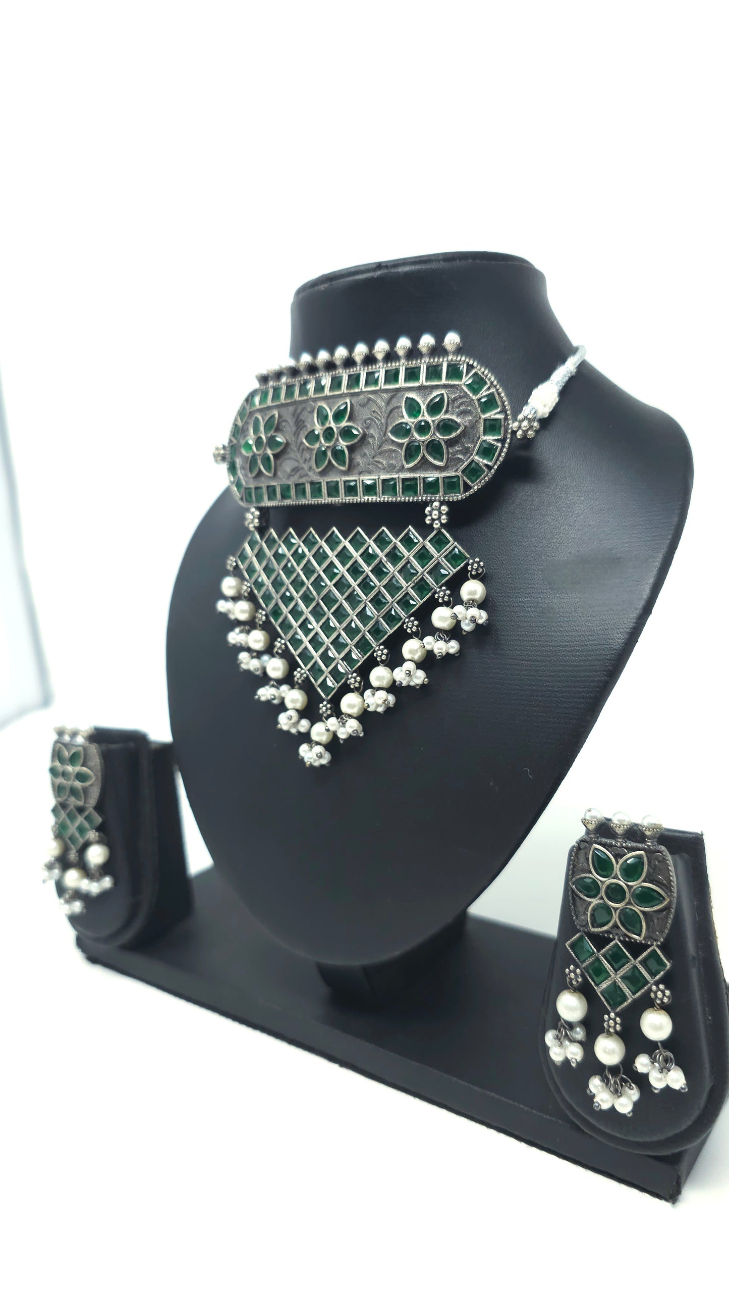 Emerald Jharokha Choker Set