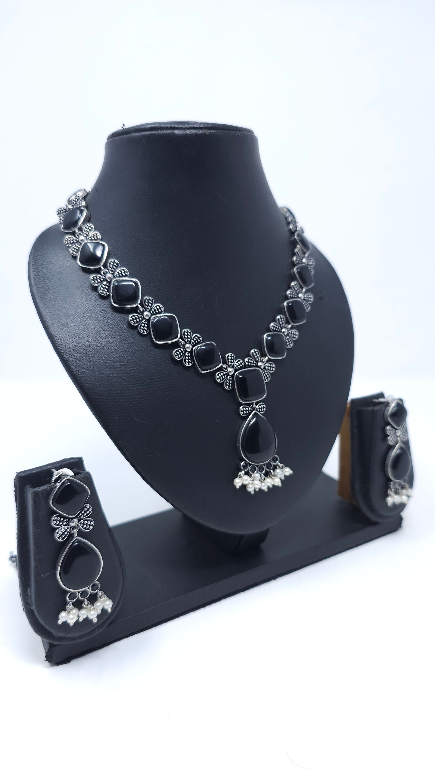 Black Onyx Bloom Necklace Set