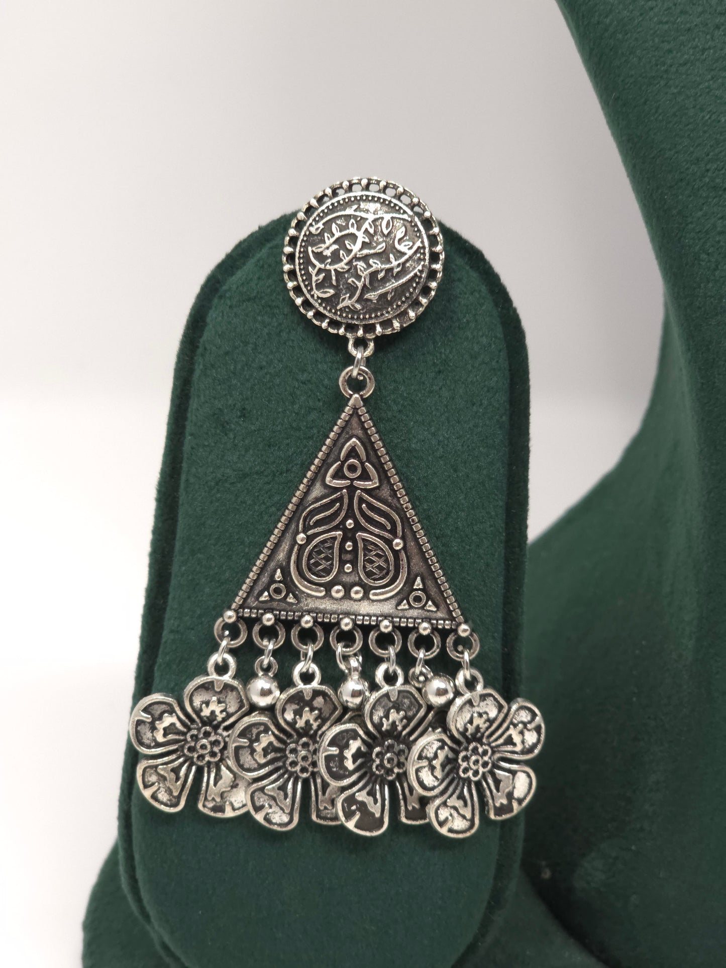 Regal Triangle Statement Set