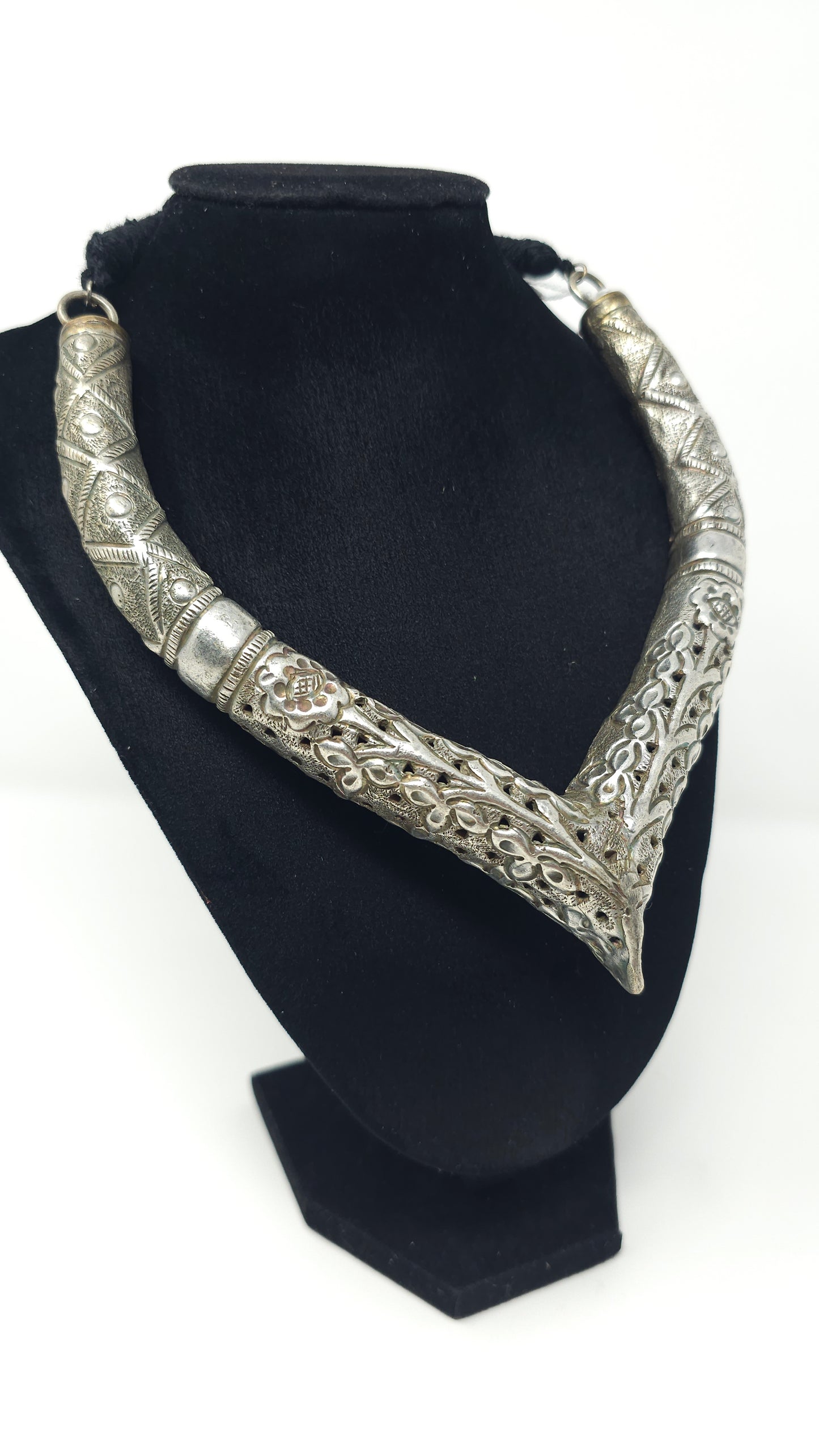 Antique Silver V-Shaped Filigree Necklace