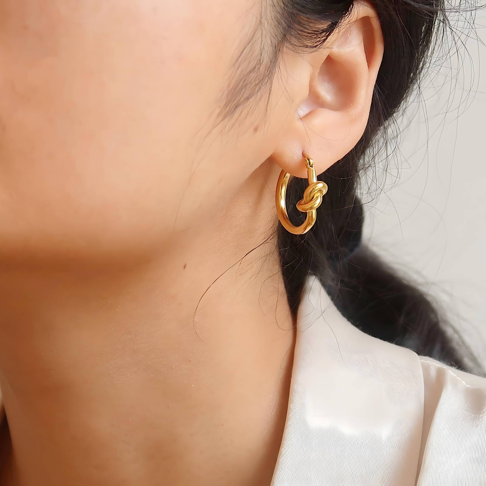 Discover the perfect gift this holiday season with our stunning 18k gold-plated anti-tarnish jewelry. Ideal as a New Year or Christmas gift, these elegant pieces are designed to shine for years, making them the best choice for her. Elevate any outfit with this timeless jewelry apparel, crafted for beauty and durability. A thoughtful accessory and the ultimate Best Buy for someone special!