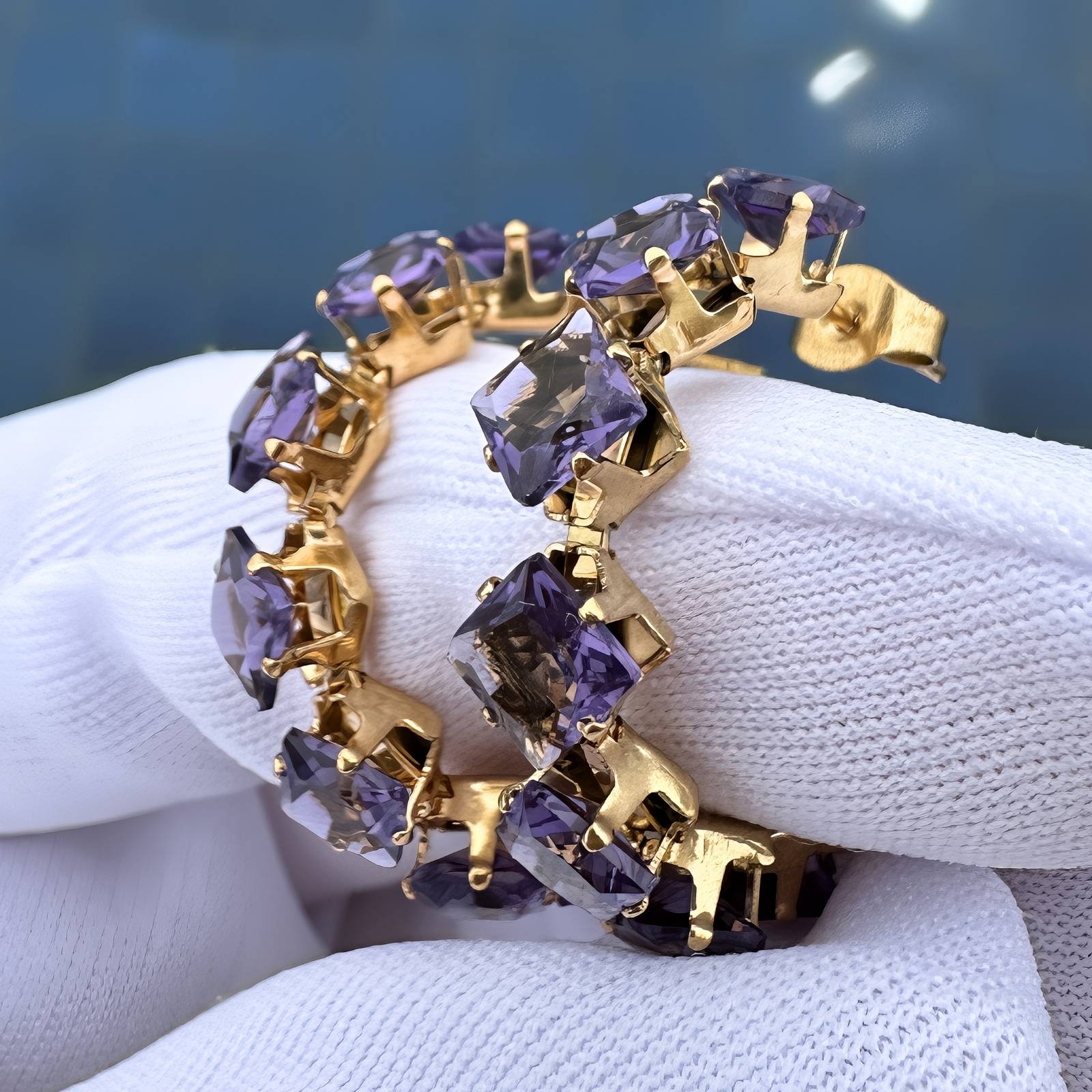 Discover the perfect gift this holiday season with our stunning 18k gold-plated anti-tarnish jewelry. Ideal as a New Year or Christmas gift, these elegant pieces are designed to shine for years, making them the best choice for her. Elevate any outfit with this timeless jewelry apparel, crafted for beauty and durability. A thoughtful accessory and the ultimate Best Buy for someone special!