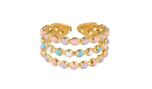 Set of anti-tarnish rings in gold and silver tones, stackable and resistant to fading or discoloration, perfect for daily wear