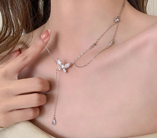 Anti-tarnish gold and silver necklaces with minimalist and statement designs, tarnish-resistant and perfect for daily or layered wear