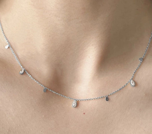 Anti-tarnish gold and silver necklaces with minimalist and statement designs, tarnish-resistant and perfect for daily or layered wear