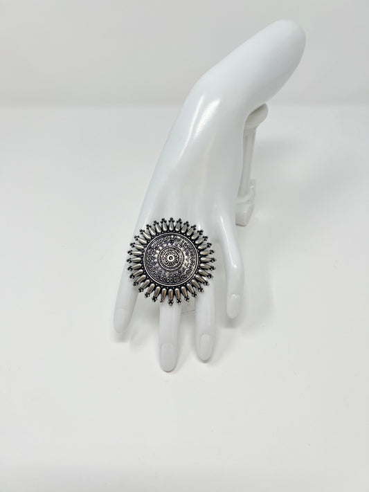 Rãs Collection | Round Ring