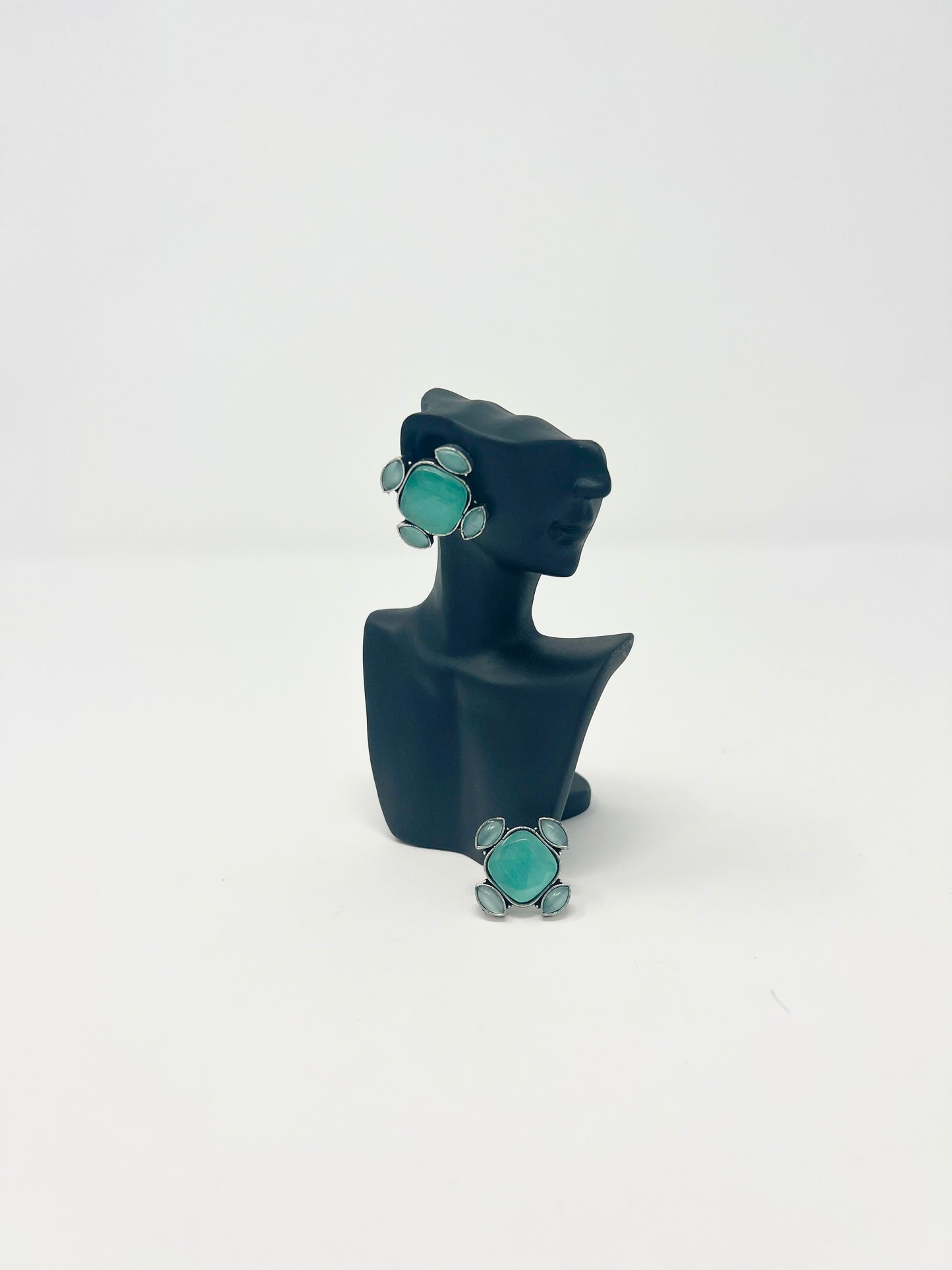 Daily wear earrings