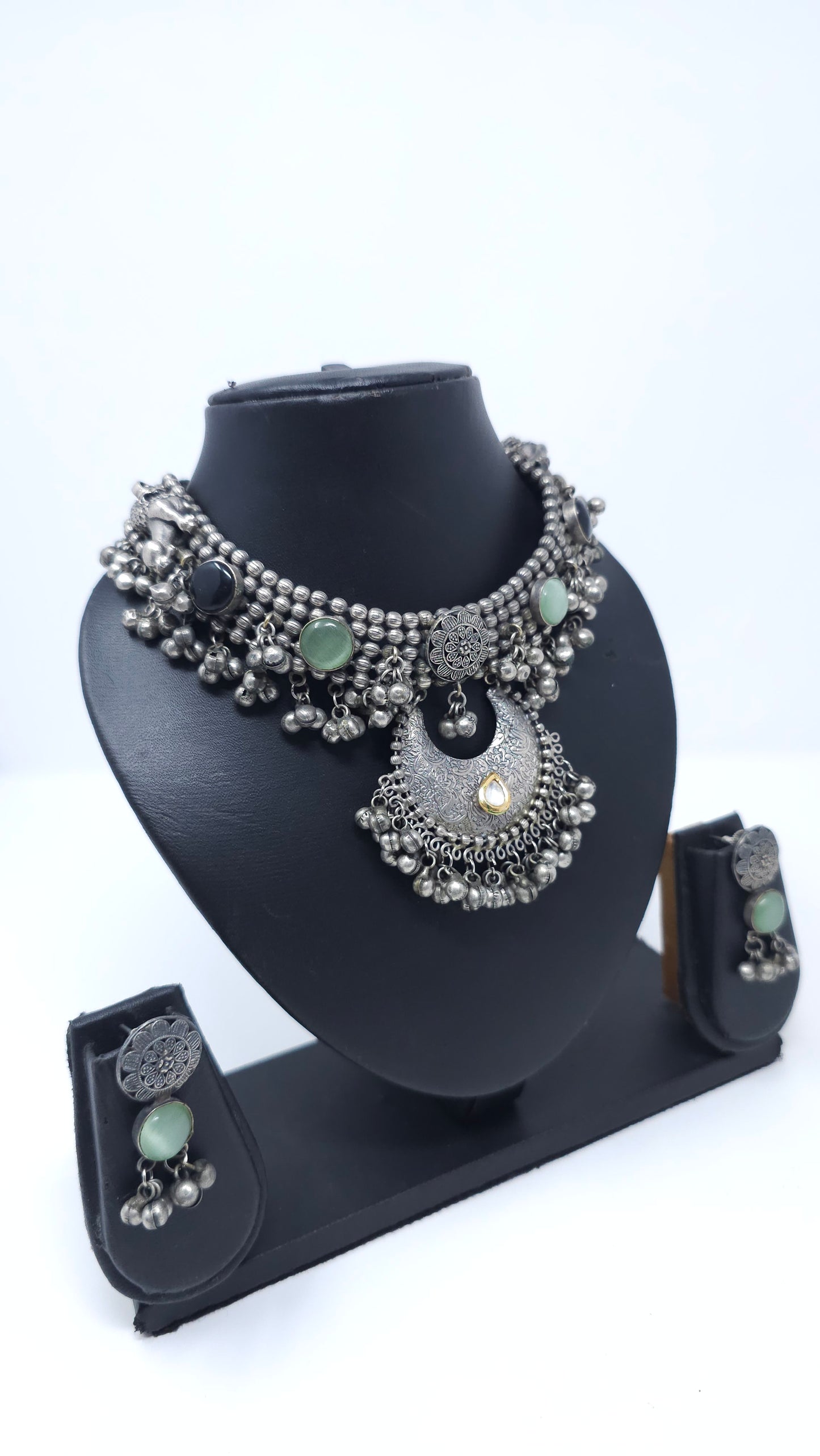 Chandtara Green Choker Set