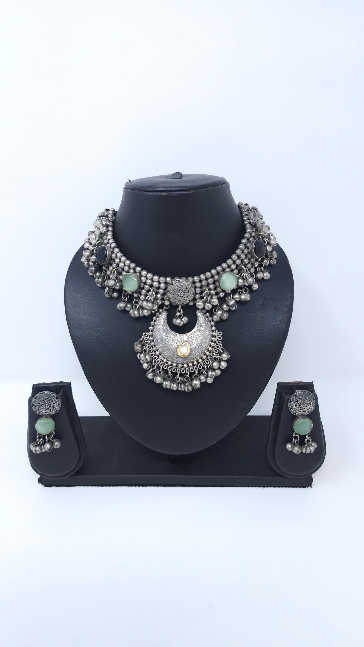 Chandtara Green Choker Set