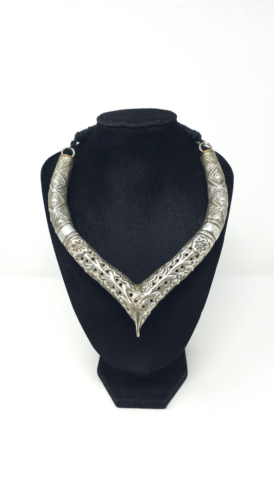 Antique Silver V-Shaped Filigree Necklace