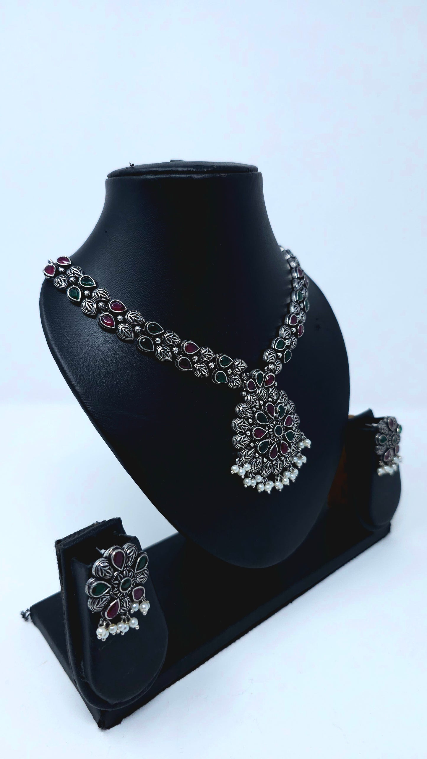 Ratna Pushp Choker Set