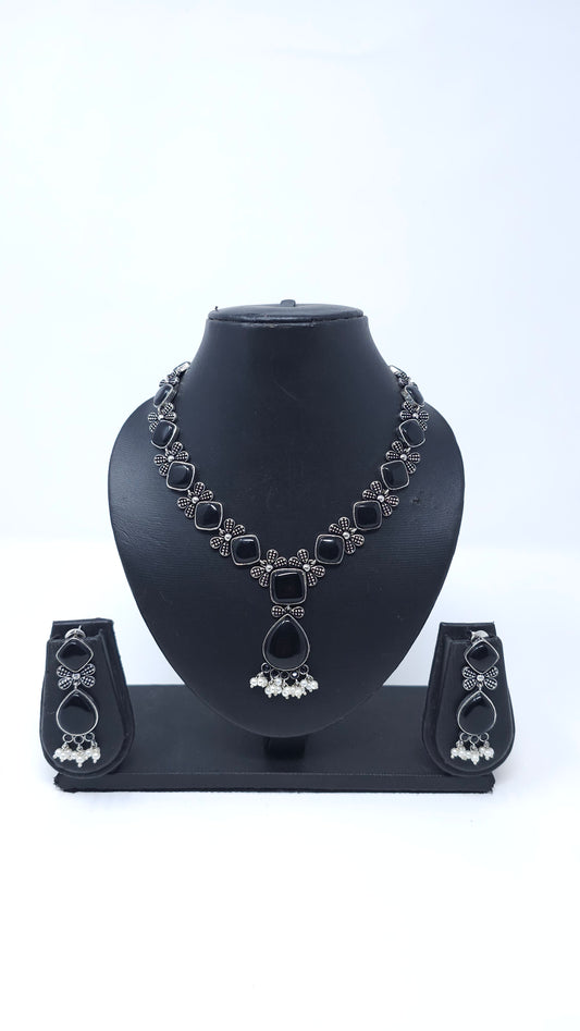 Black Onyx Bloom Necklace Set